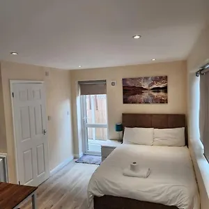 Beautiful Private En-suite With Its Own Entry Bexleyheath
