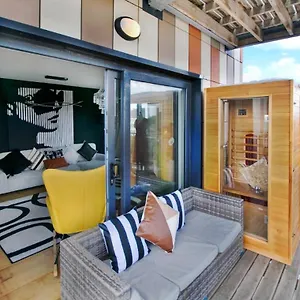 Unique Sky View -2 Bed London